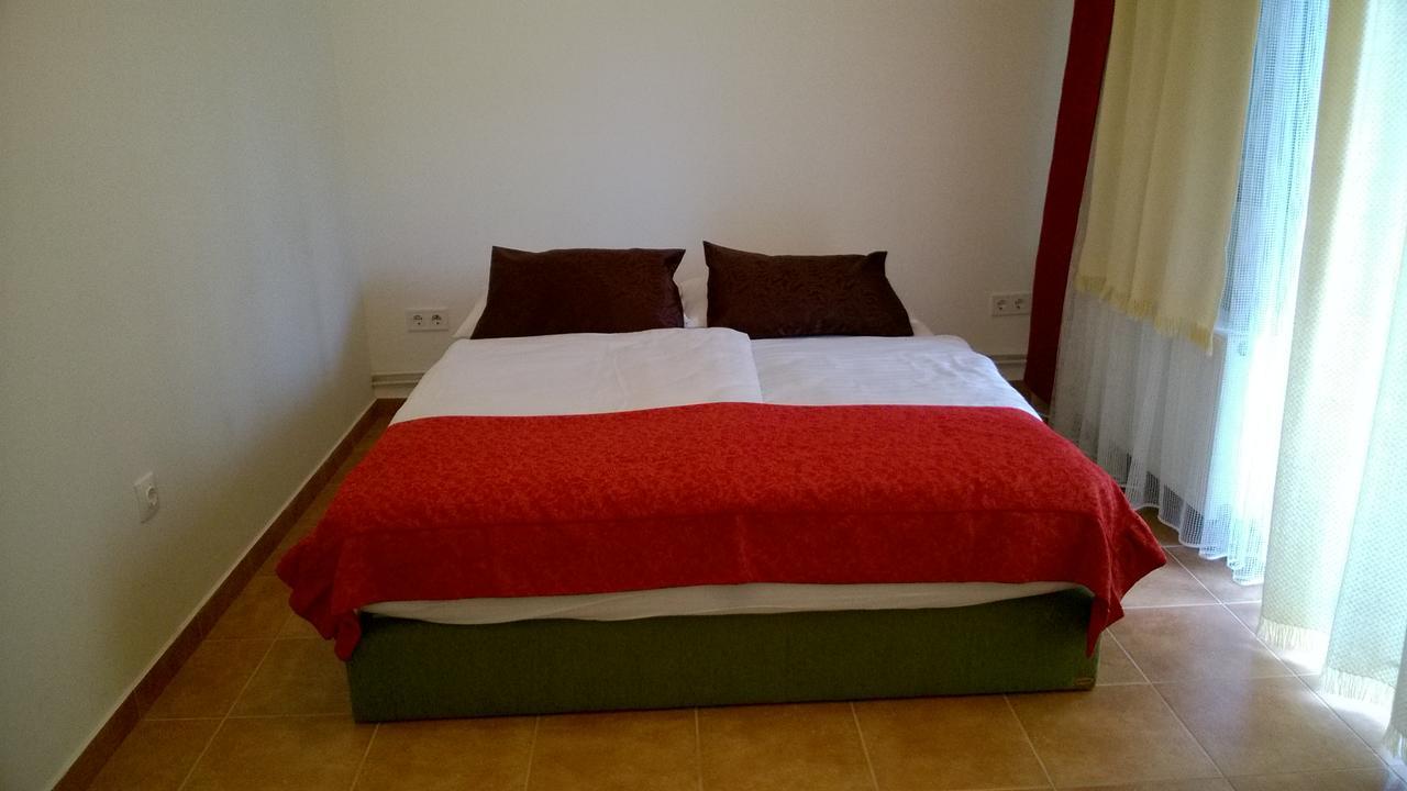 Zoe Apartman Siofok Luaran gambar